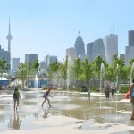 Guide de survie à la chaleur à Toronto : plages, piscines, jeux d'eau et refuges climatisés pour traverser l'été