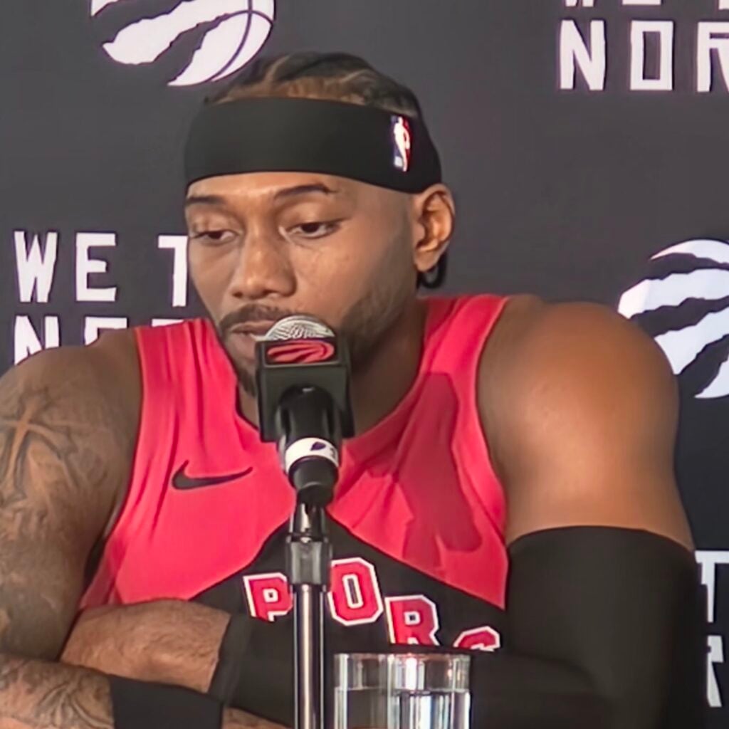 Kawhi s'est montré enthousiaste à l'idée d'encadrer le jeune noyau de l'équipe.