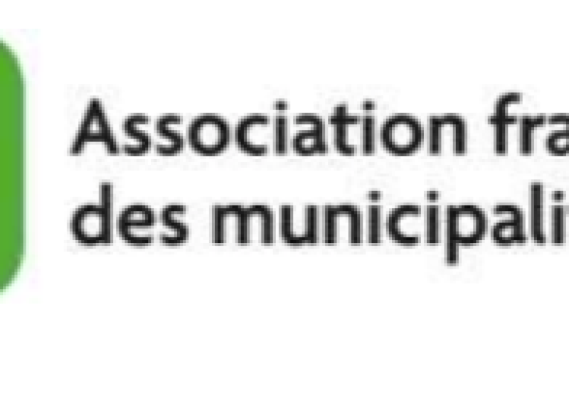 La présence et l’influence de la communauté francophone de la métropole franchissent un nouveau jalon institutionnel.