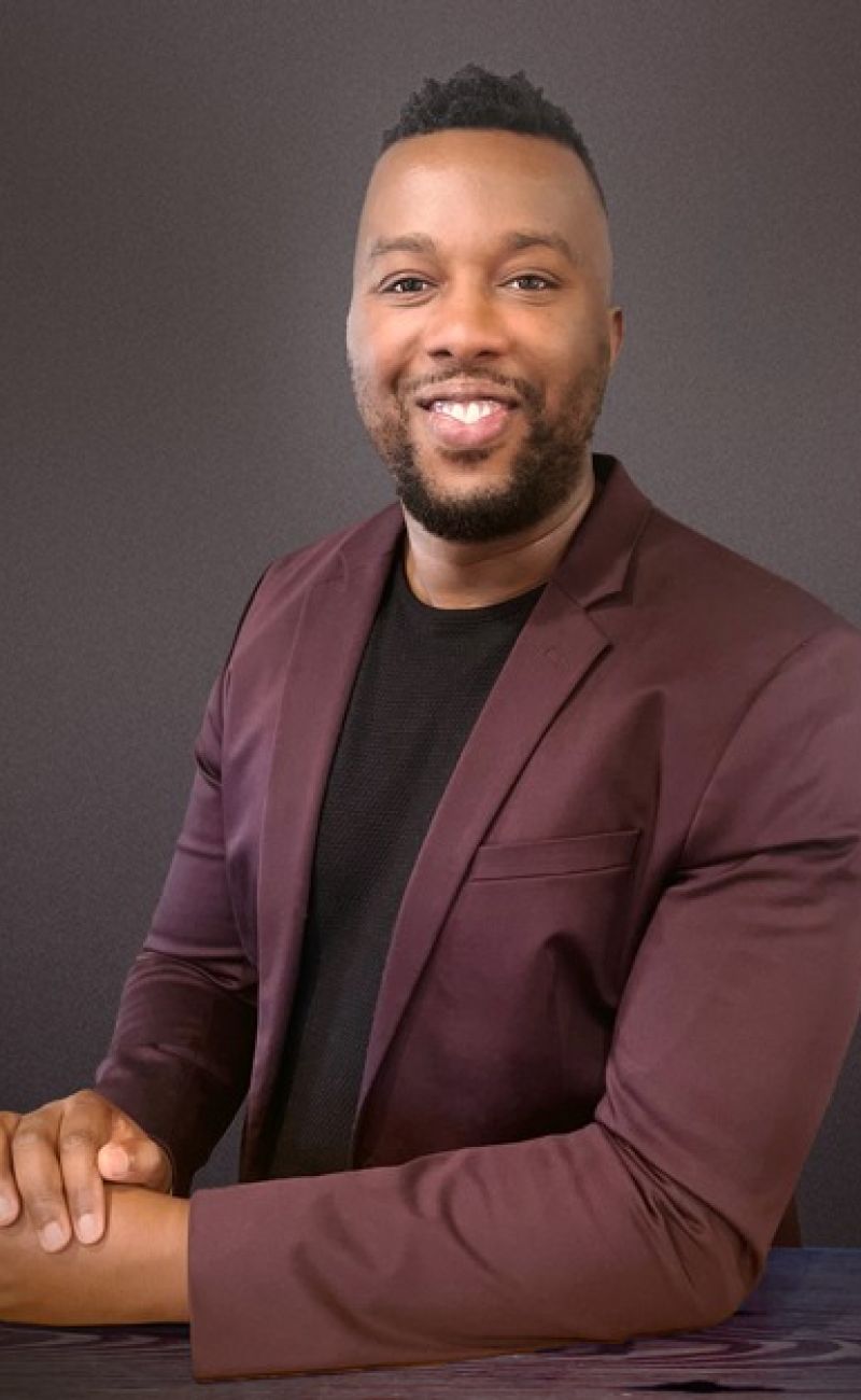 Steve Muco, courtier immobilier ancré à Durham et fort d'une riche expertise de plus de dix ans dans le secteur des services sociaux, livre une analyse transversale unique, conjuguant impératifs économiques, rigueur du terrain et engagement humain