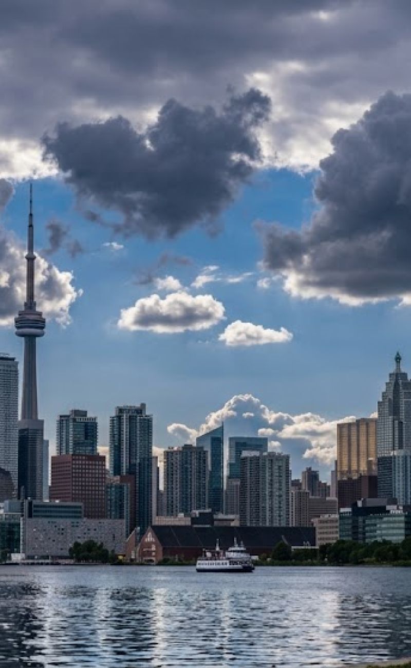 Alerte double dans le Grand Toronto : Quand la canicule s’allie à la fumée des feux de forêt
